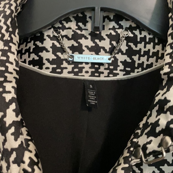 White House Black Market shark tooth trench coat - Picture 2 of 5